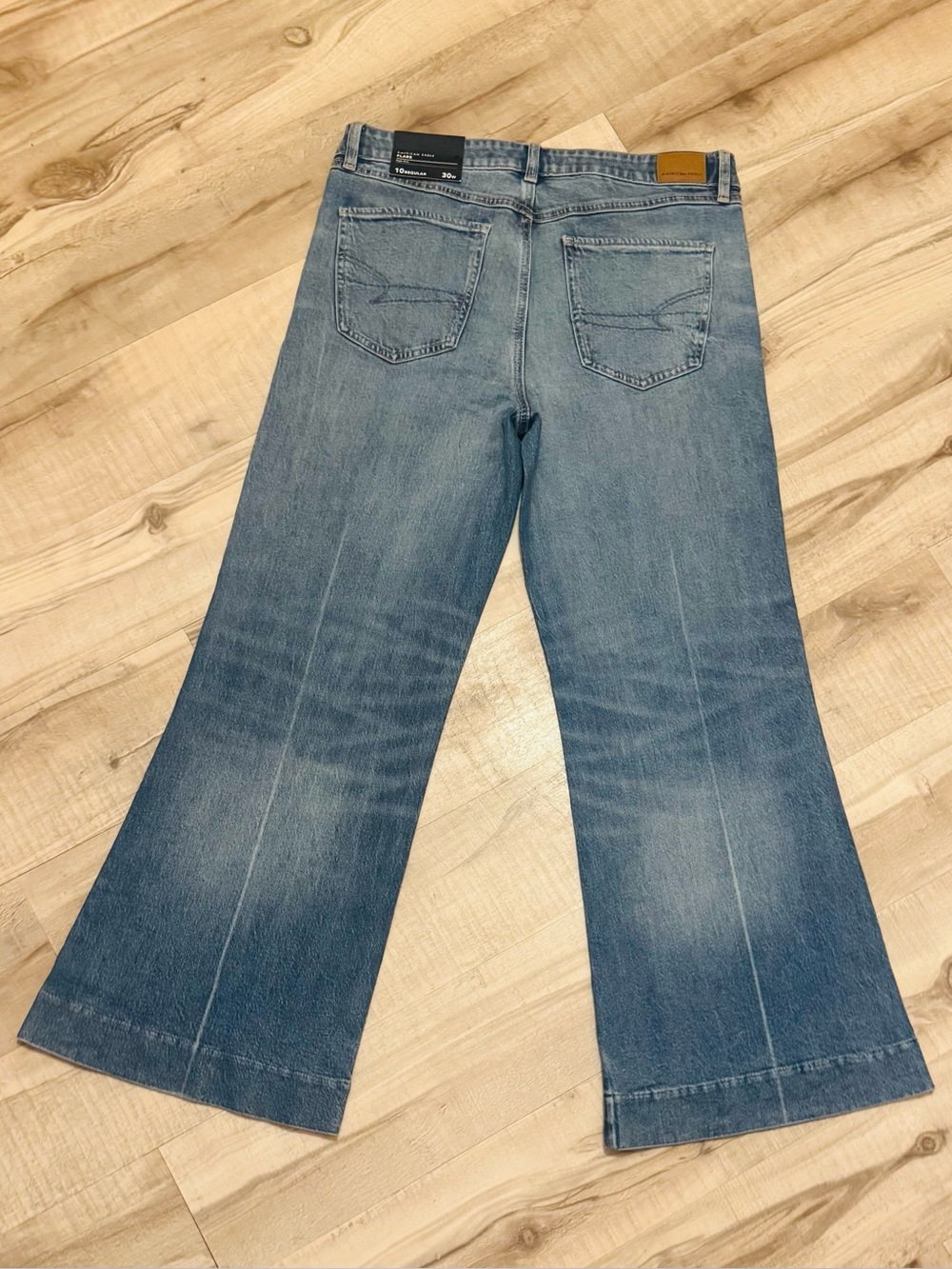 Women’s American Eagle High-Waisted Flare Jeans - Picture 5 of 7